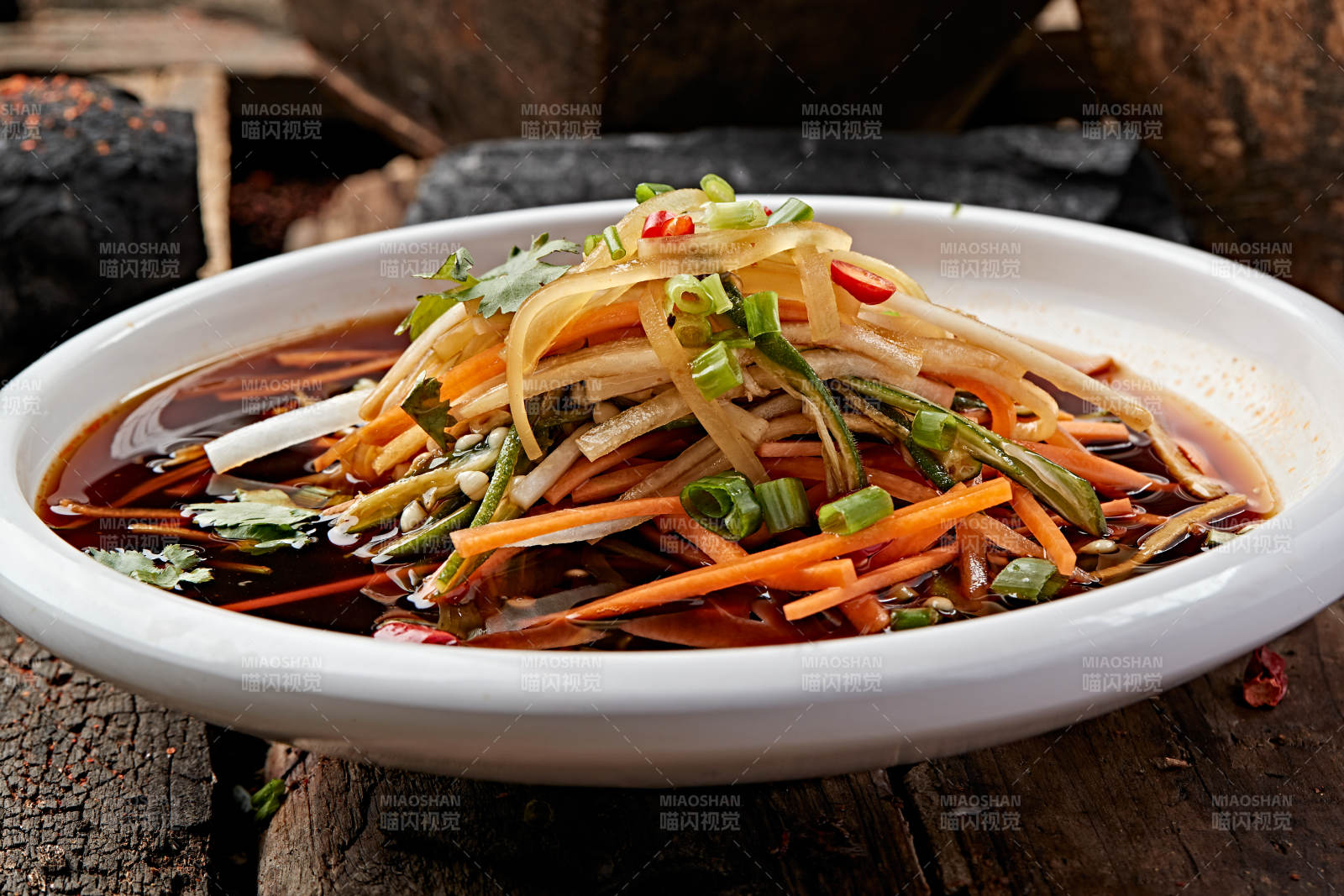 美味凉菜浇汁醋腌爽口三丝