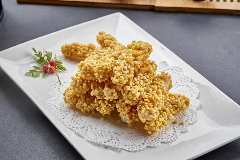 传统油炸甜品油炸薏米芋头条