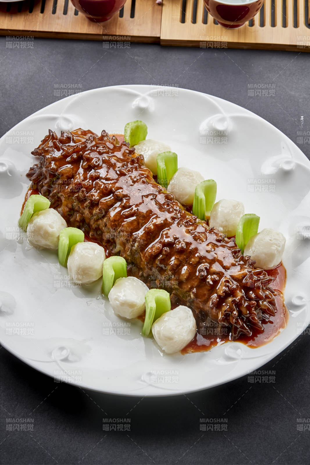 红烧寿桃梅花参配手打墨鱼丸