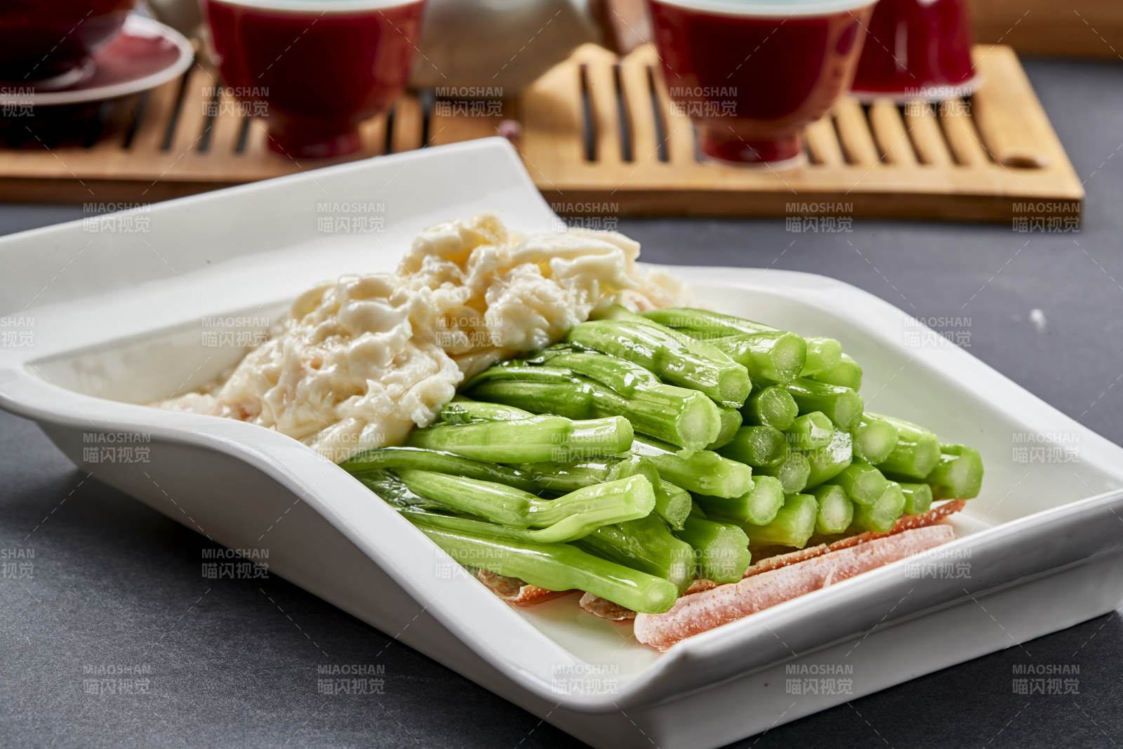 阿拉斯深海帝王蟹腿肉配菜心