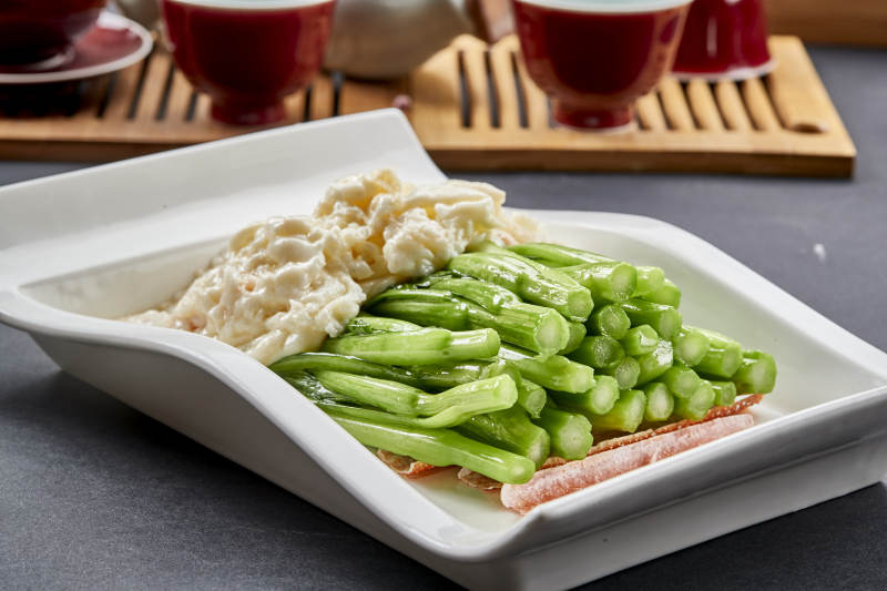 阿拉斯深海帝王蟹腿肉配菜心