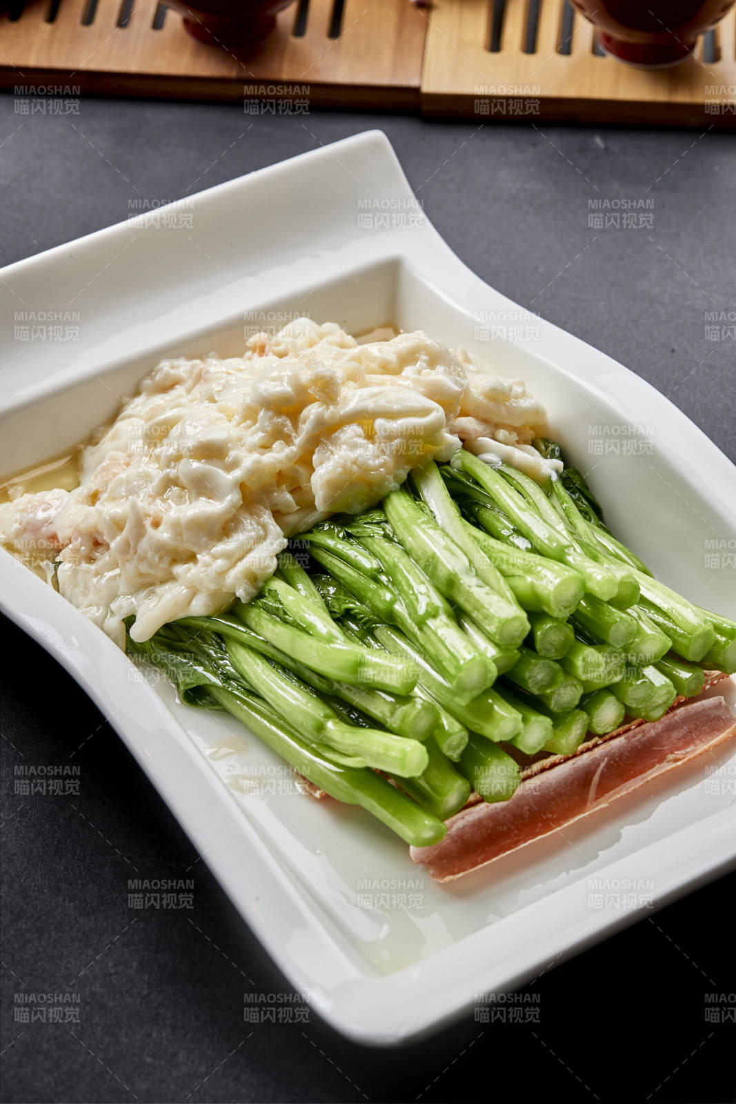 阿拉斯深海帝王蟹腿肉配菜心