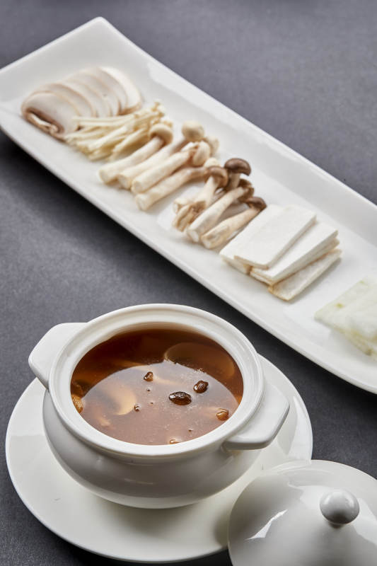 传统广味菜肴香浓杂菌佛跳墙