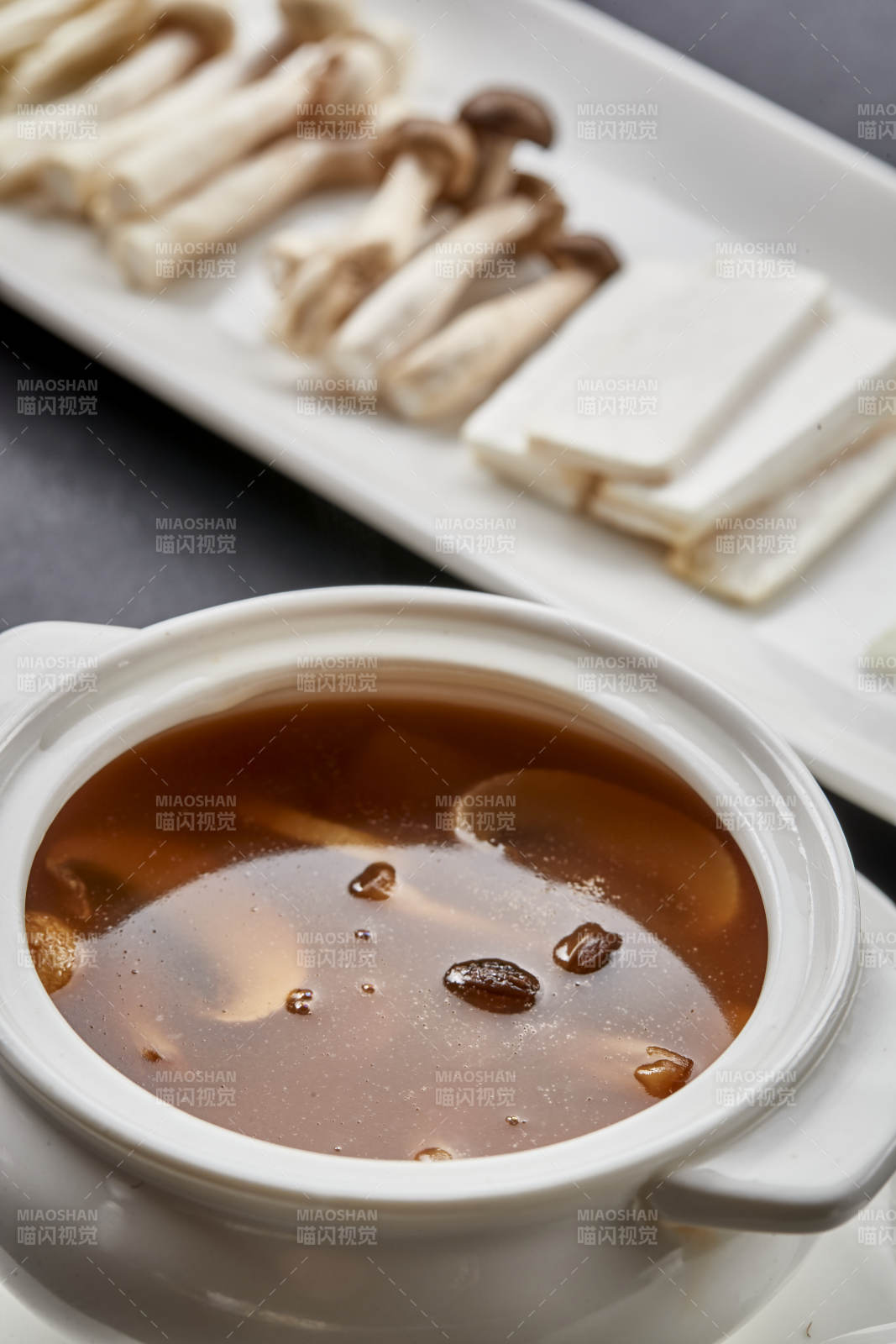 传统广味菜肴香浓杂菌佛跳墙