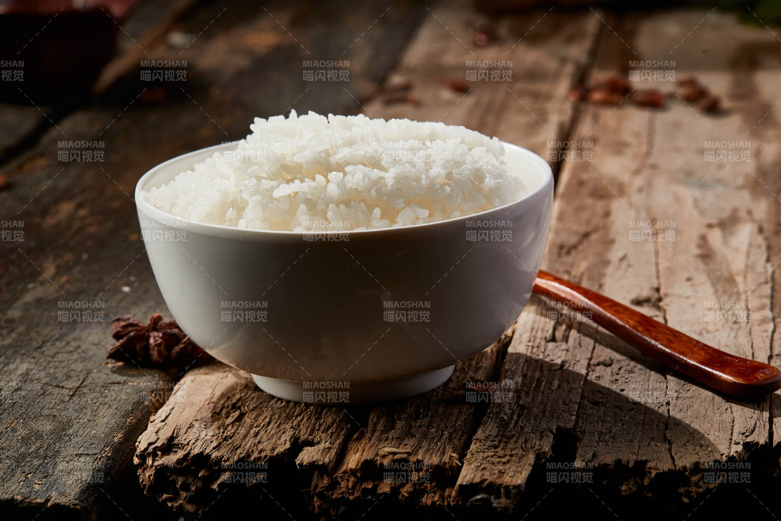 香喷喷的现蒸白米饭