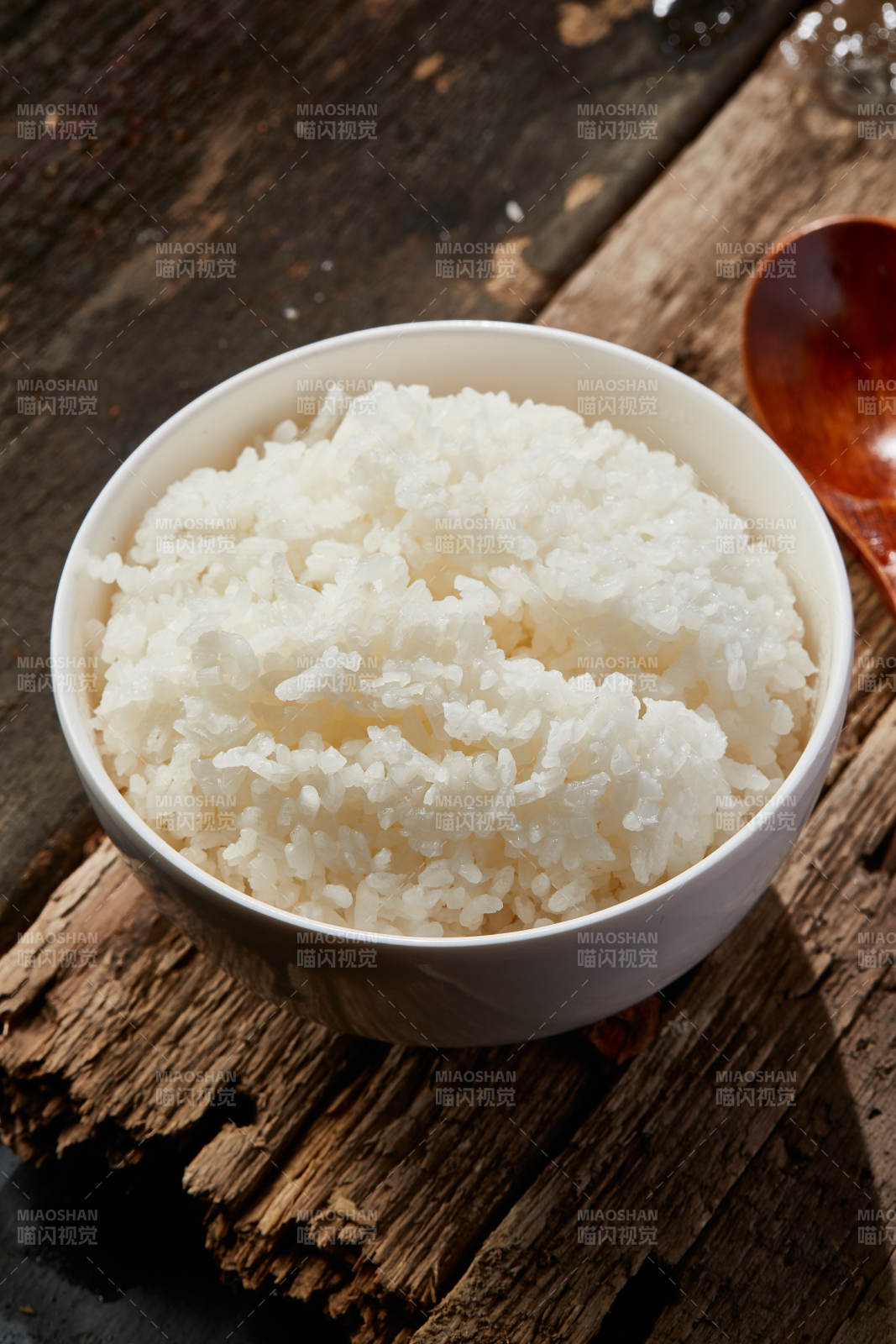 香喷喷的现蒸白米饭