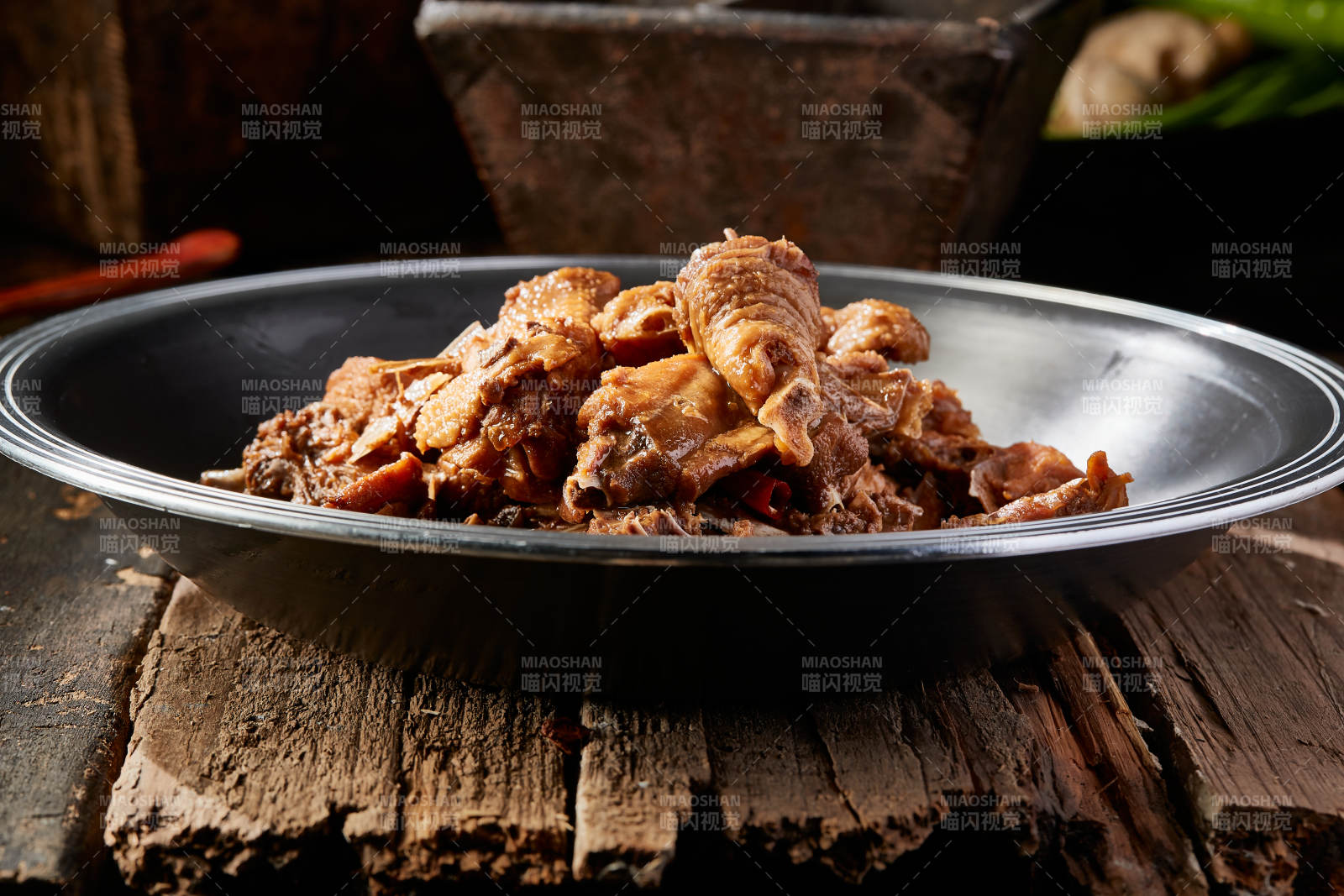 农家铁锅炖柴鸡