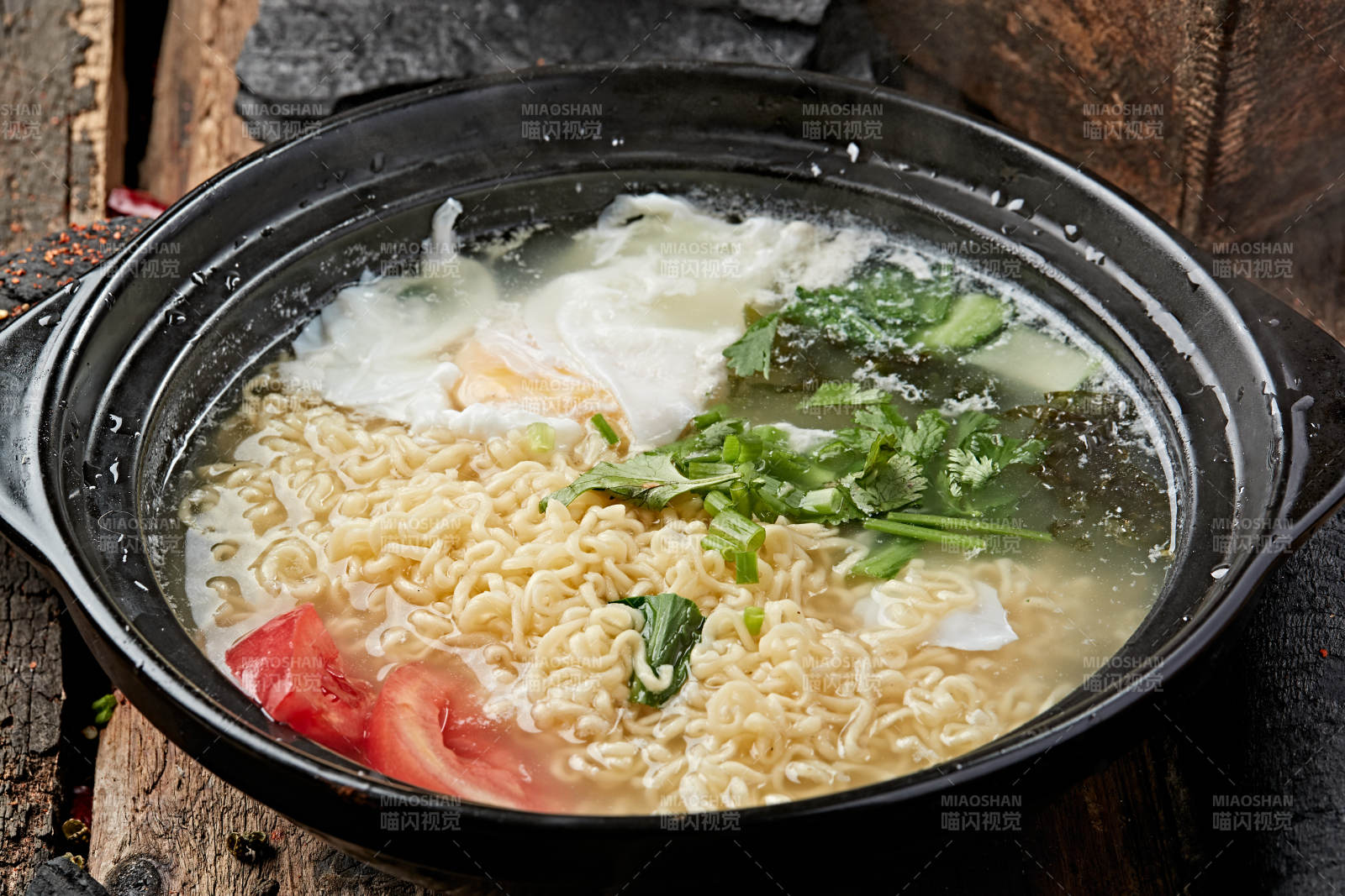 砂鍋方便面臥雞蛋