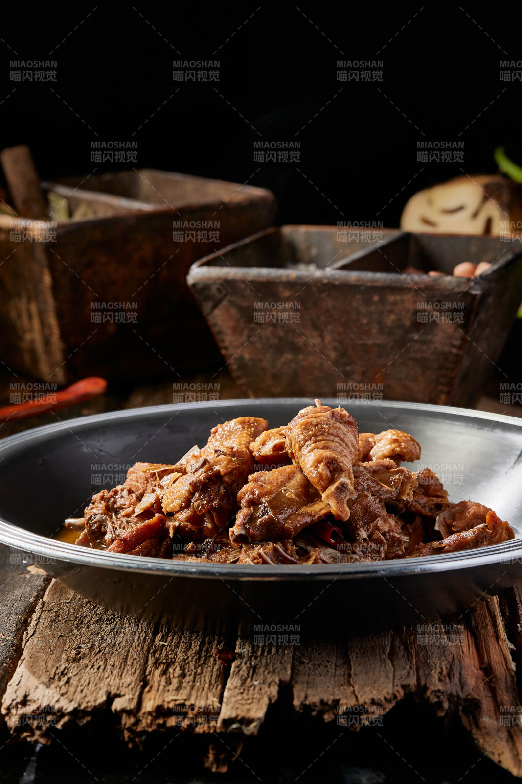 农家铁锅炖柴鸡