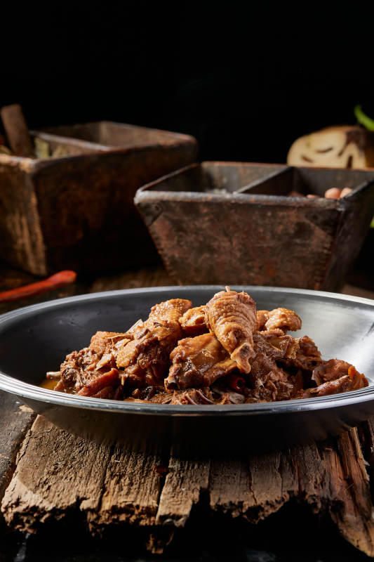 农家铁锅炖柴鸡