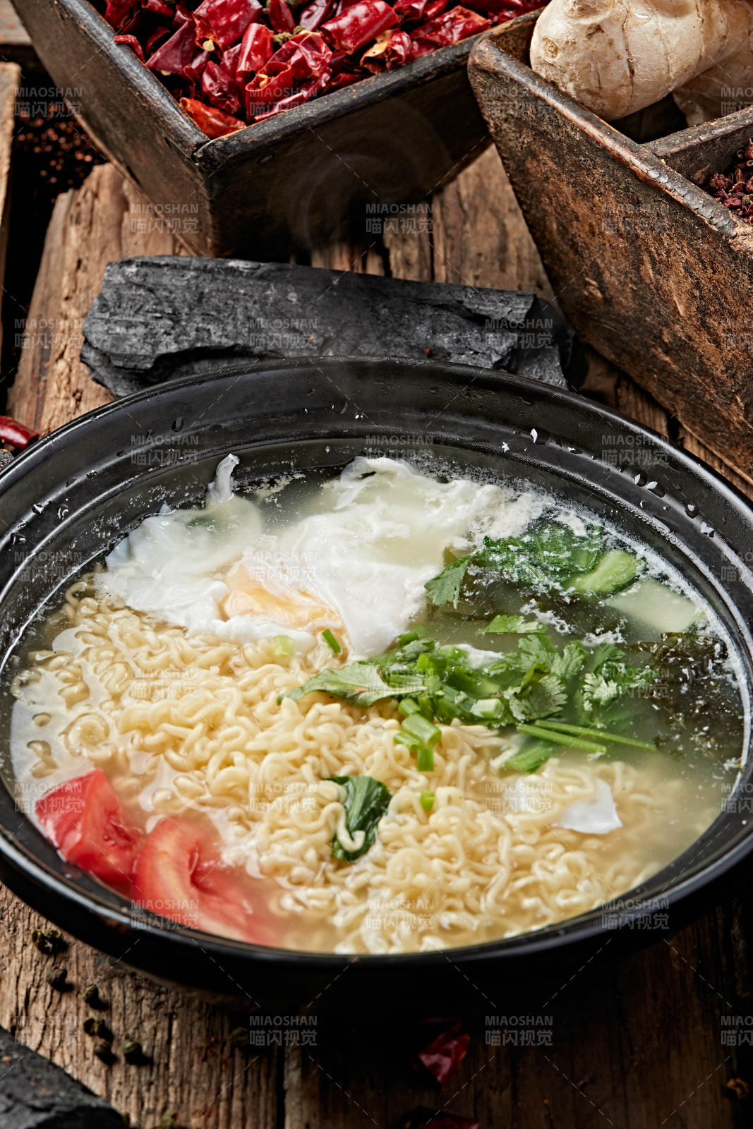 砂鍋方便面臥雞蛋