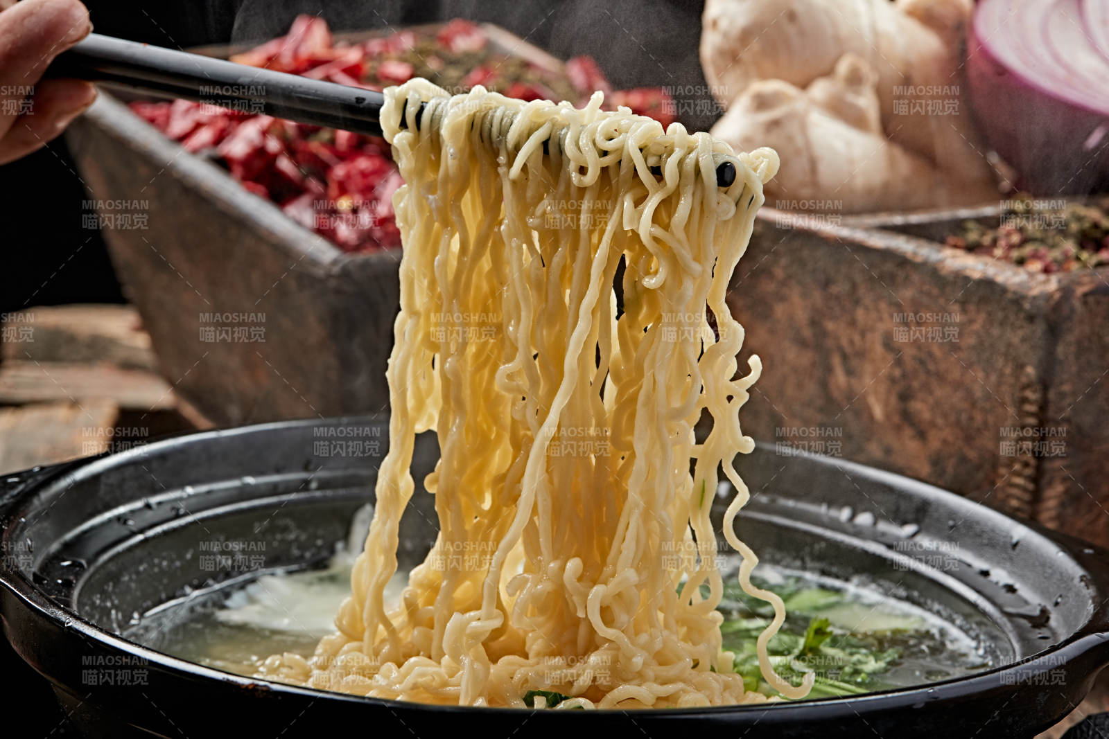 砂鍋方便面臥雞蛋