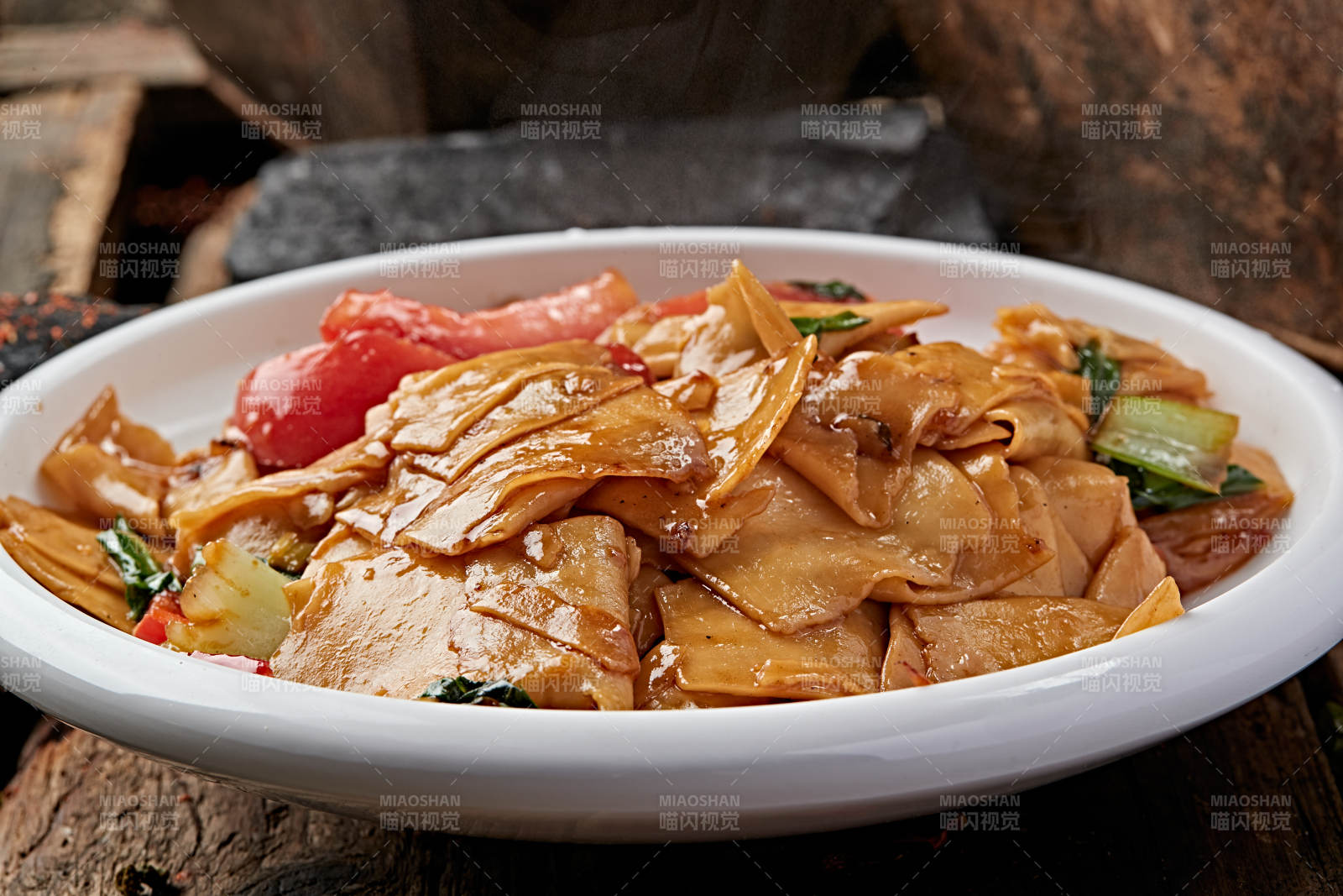 新疆美食丁丁番茄炒面片