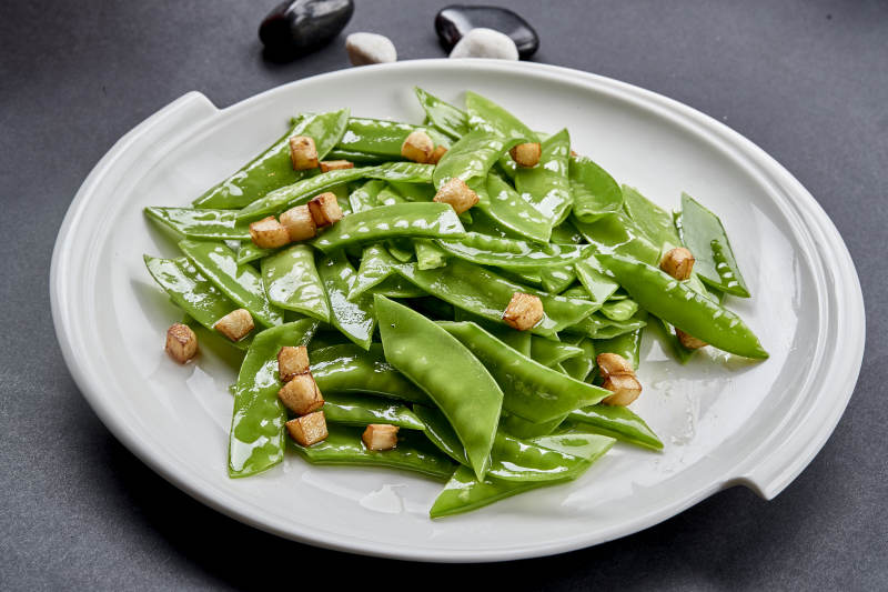 炙熱的鐵板上用黃油翻炒的洋蔥