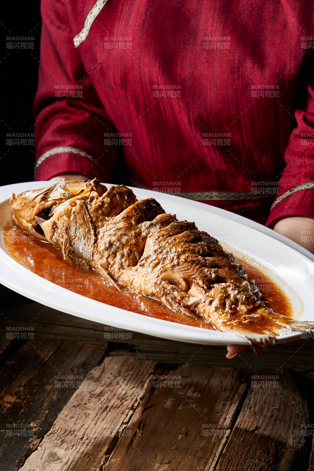 家常炖野生大鲤鱼