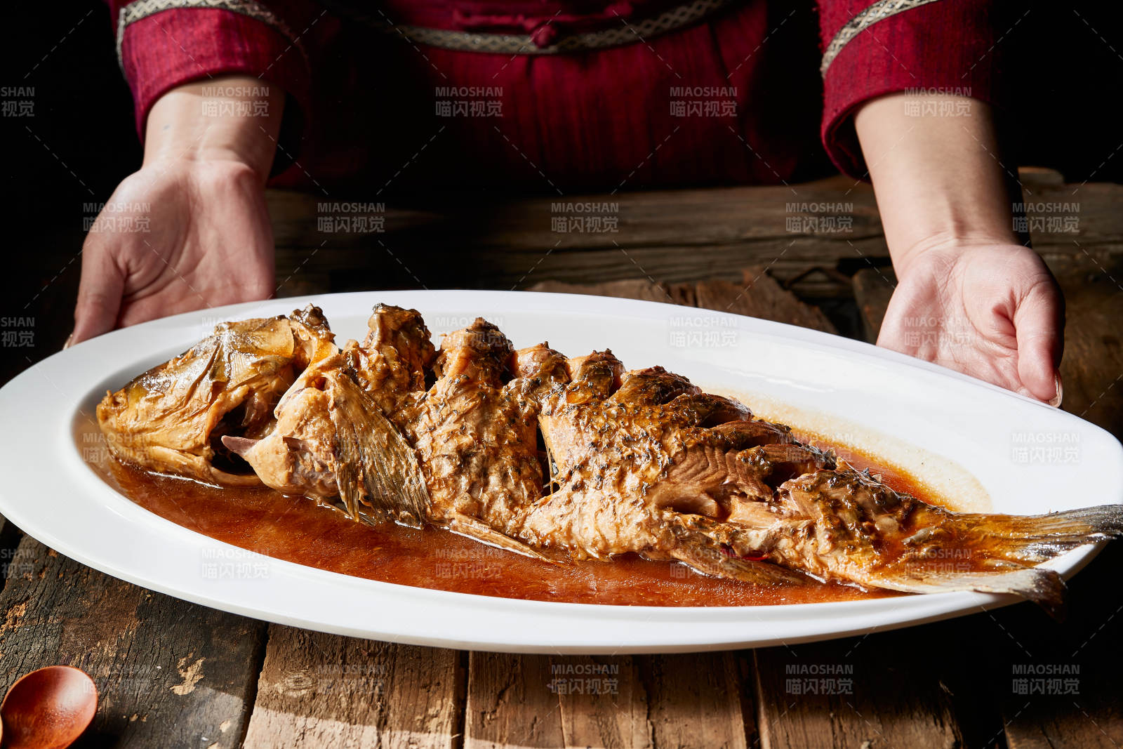 家常炖野生大鲤鱼