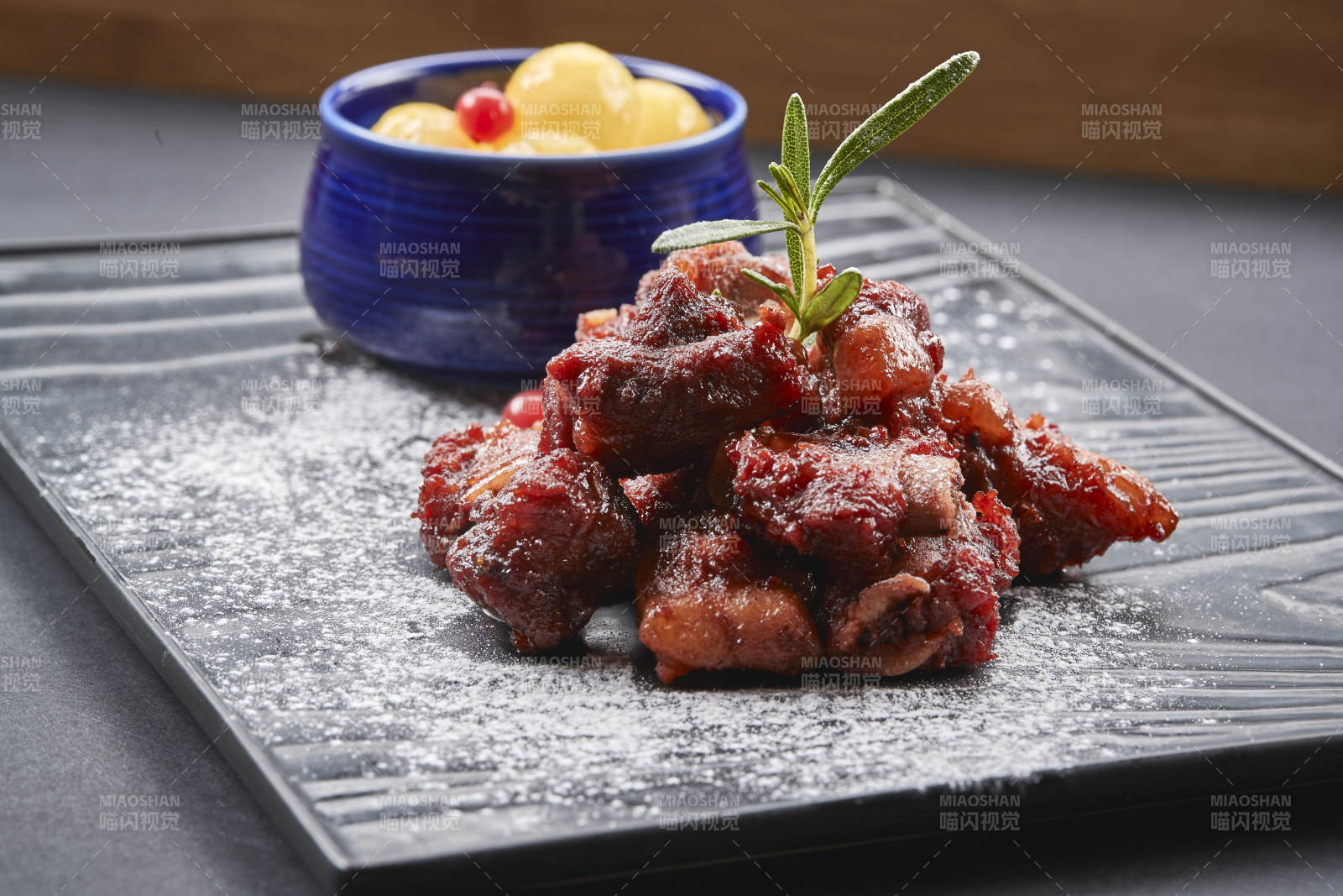 精美涼菜撒粉糖醋小排骨