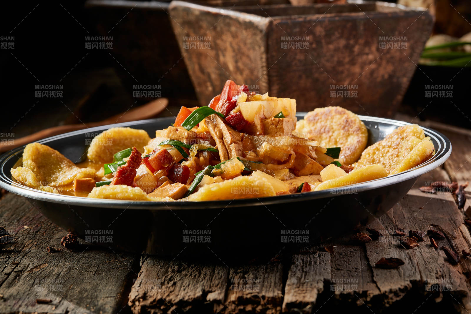 农家乱炖配拿糕