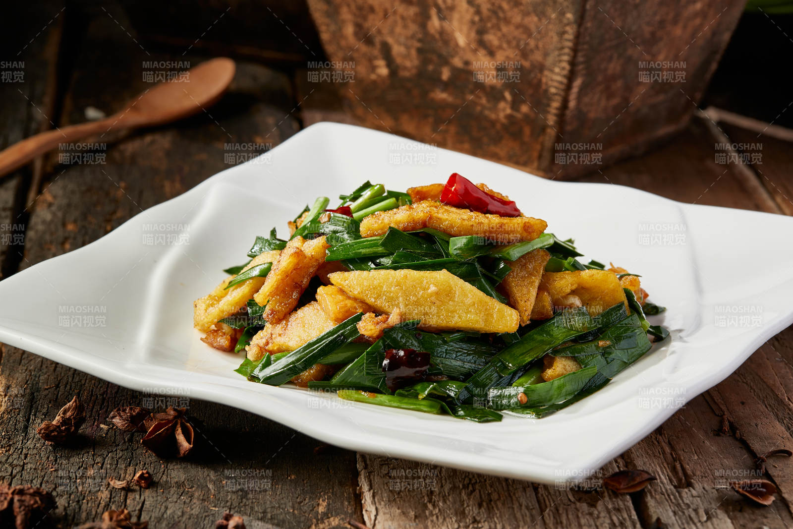 韭菜小炒绿豆粉饹馇