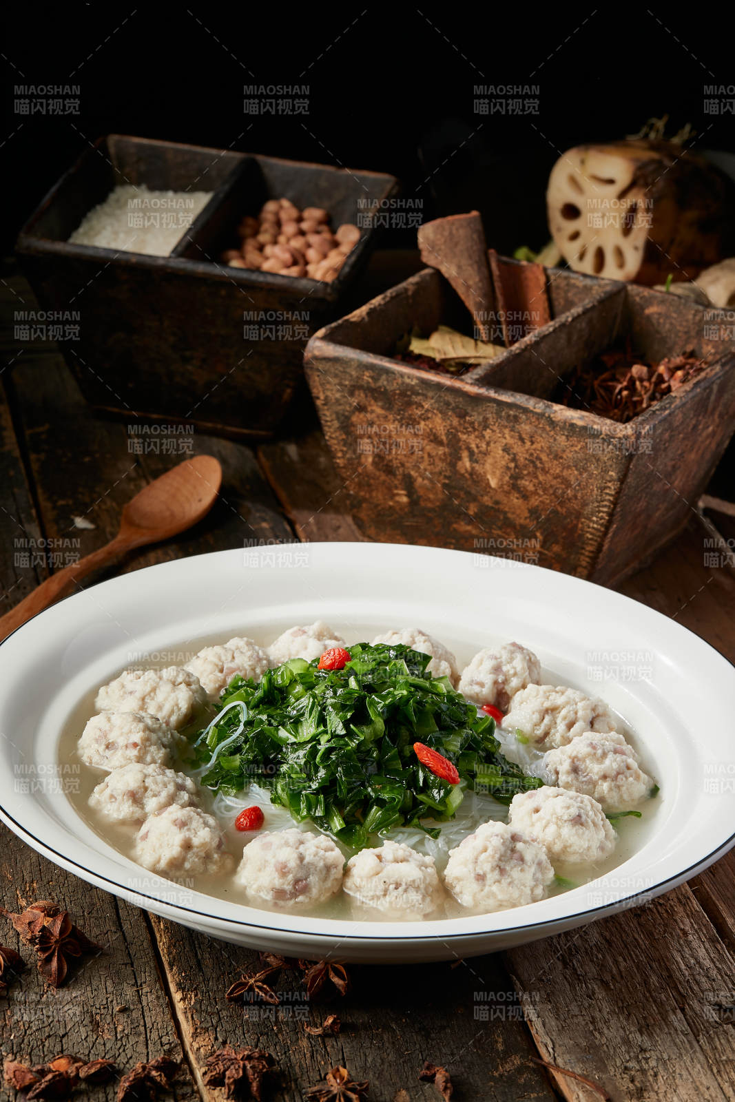 菠菜粉丝枸杞丸子汤