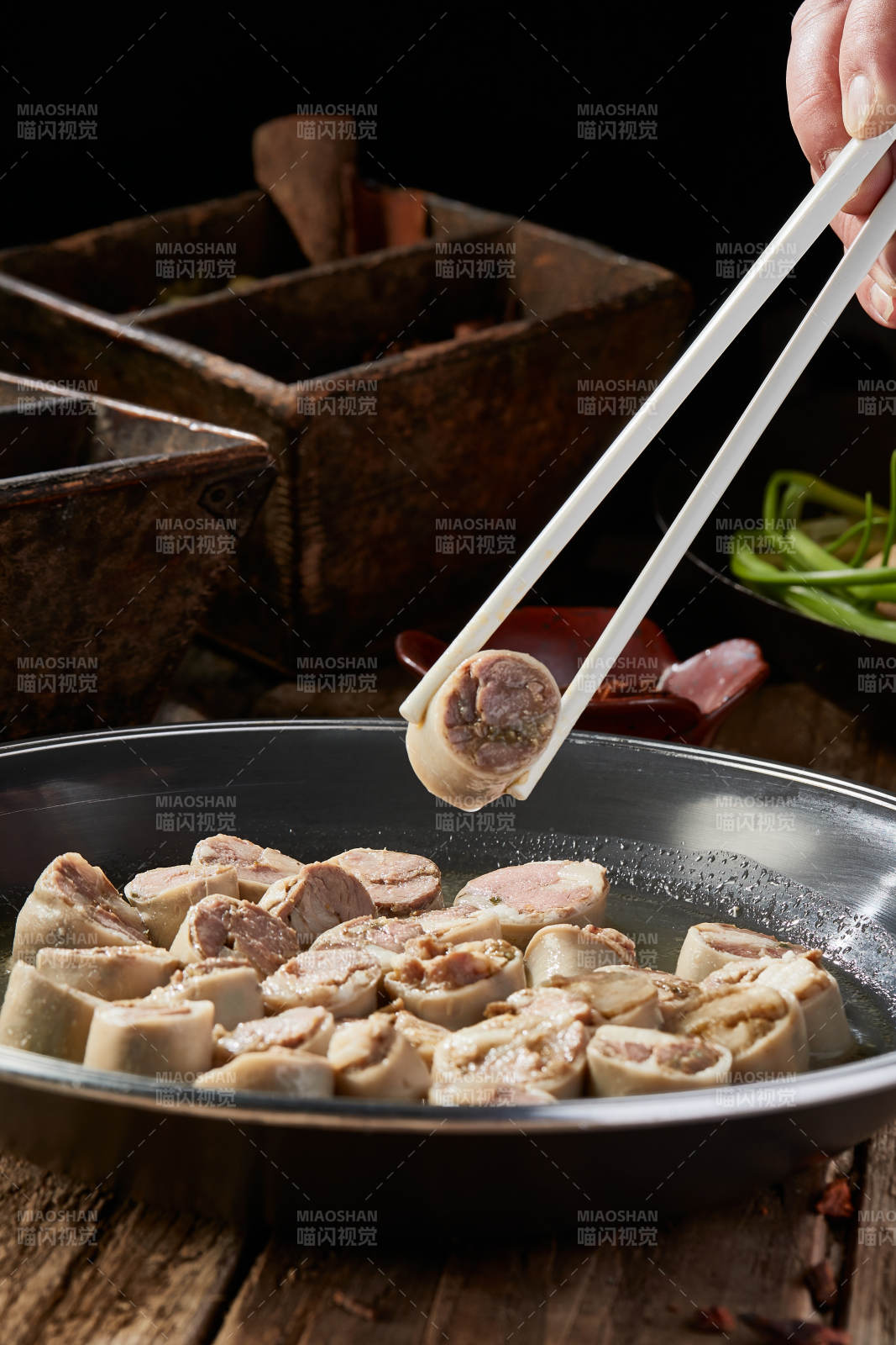 水煮傳統蒙餐羊肉腸