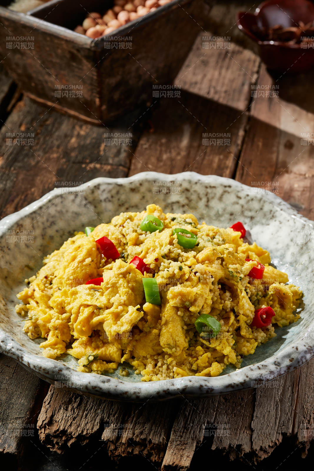 双脚小米炒鸡蛋