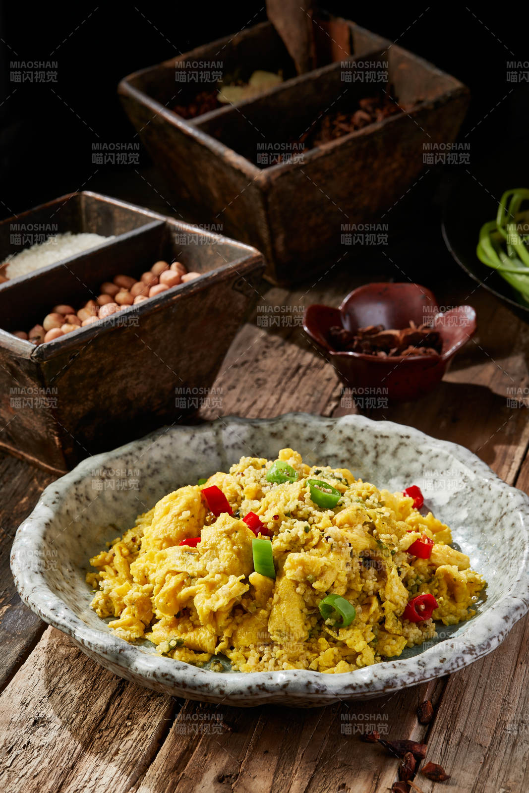 双脚小米炒鸡蛋