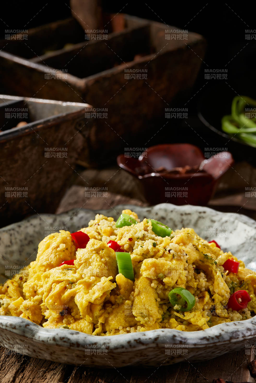 双脚小米炒鸡蛋