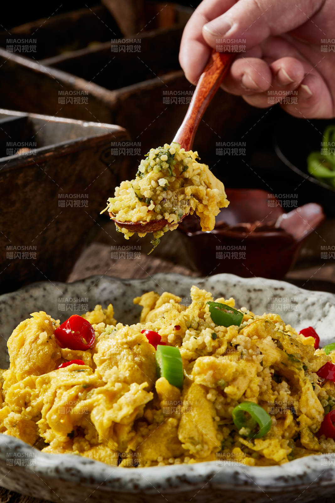 双脚小米炒鸡蛋