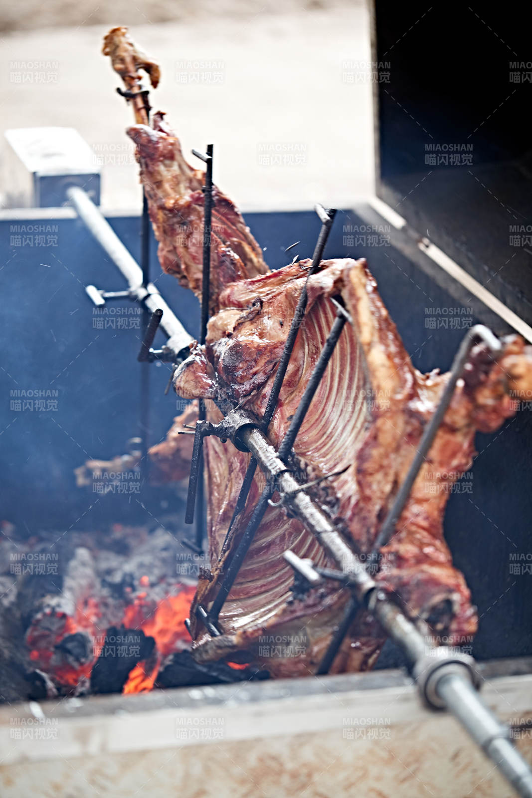 傳統蒙餐烤全羊