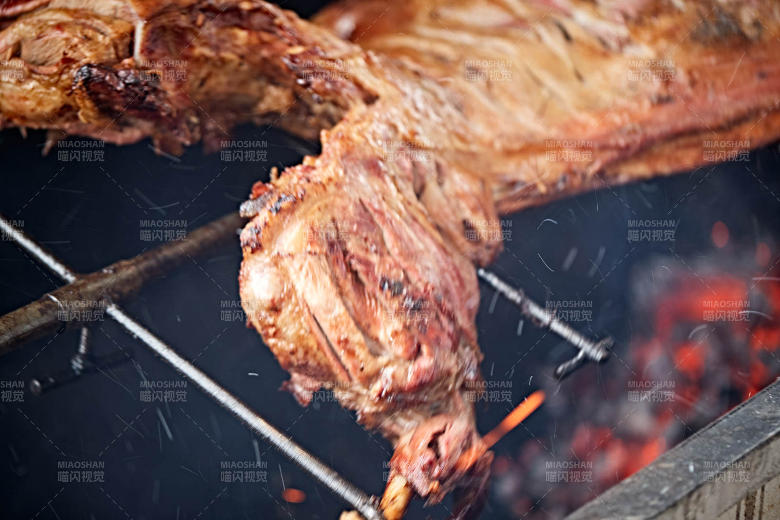 傳統蒙餐烤全羊