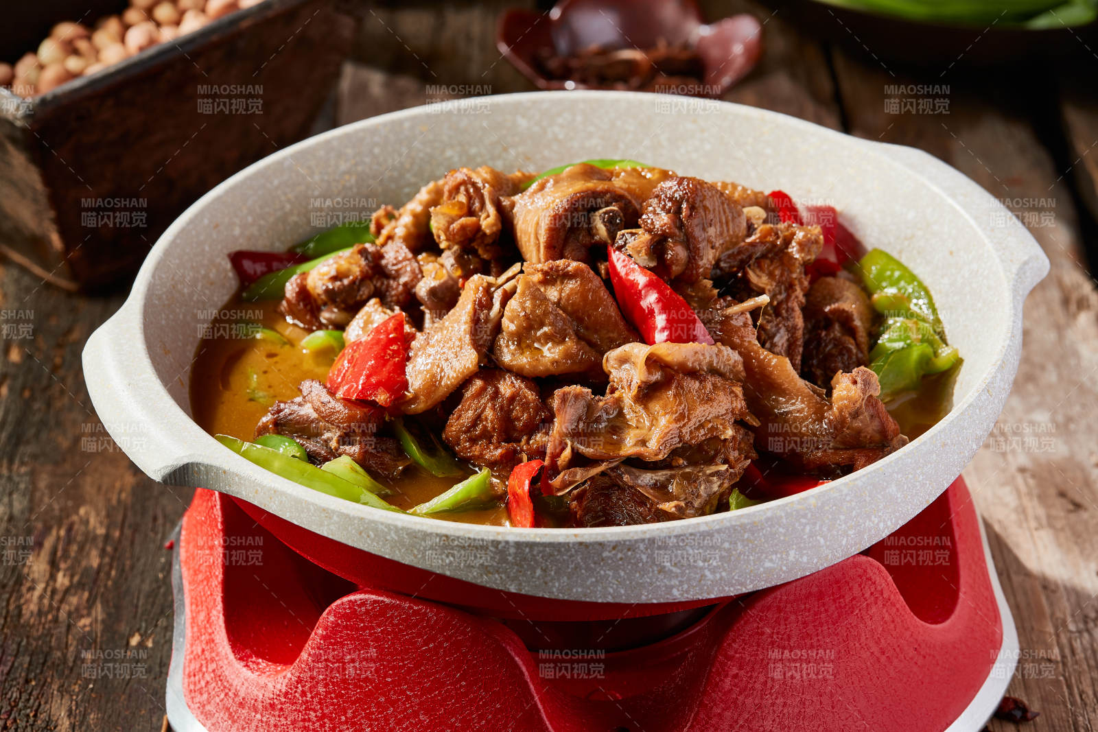 石锅双椒炖柴鸡块