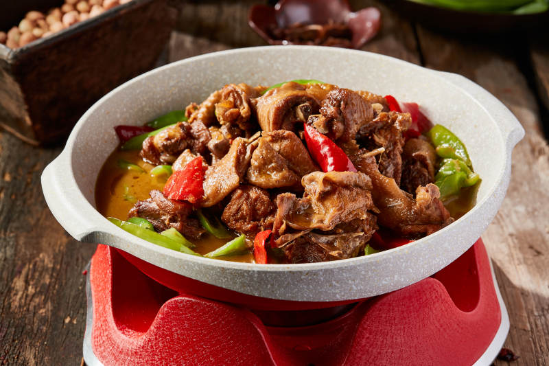 石锅双椒炖柴鸡块