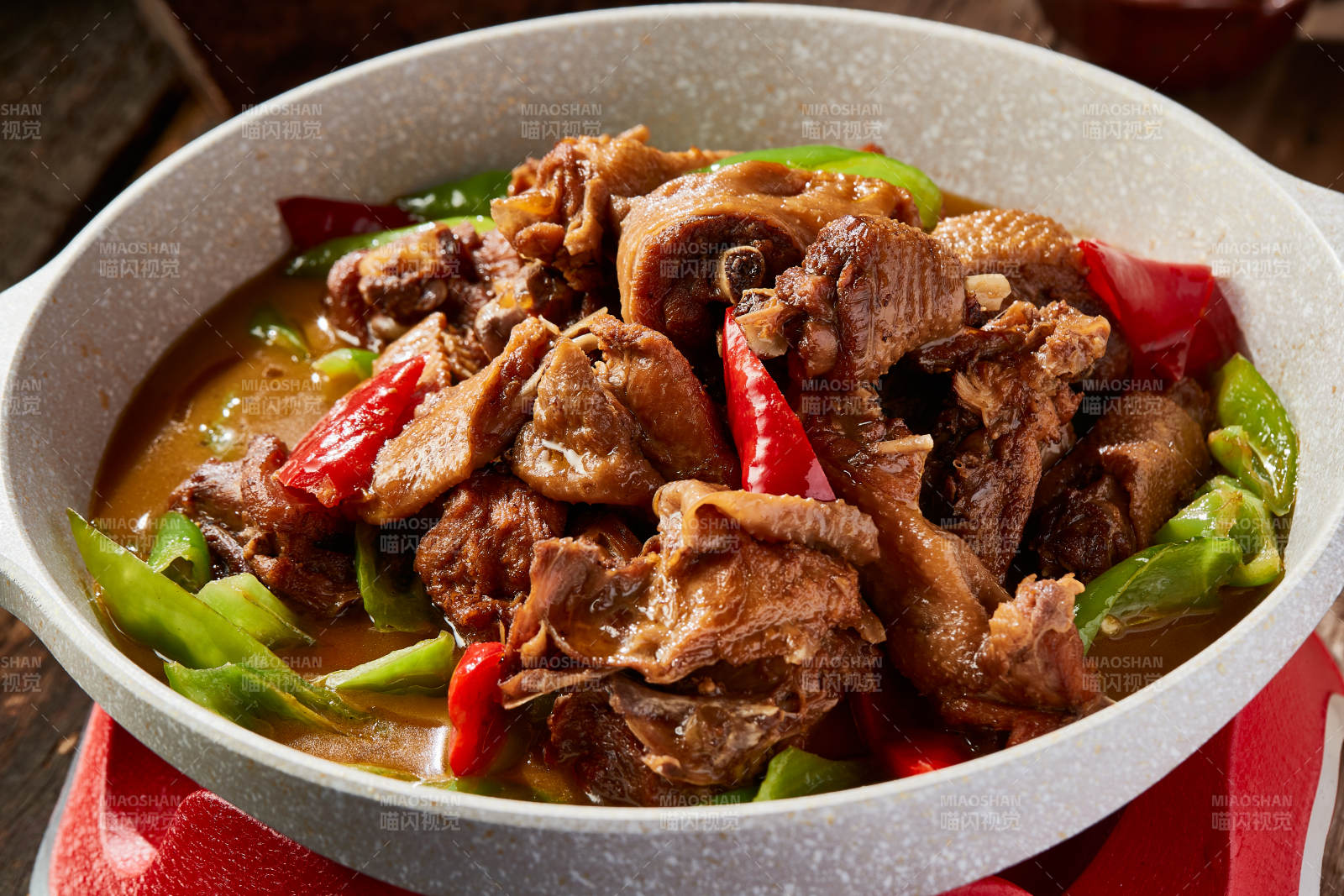 石锅双椒炖柴鸡块