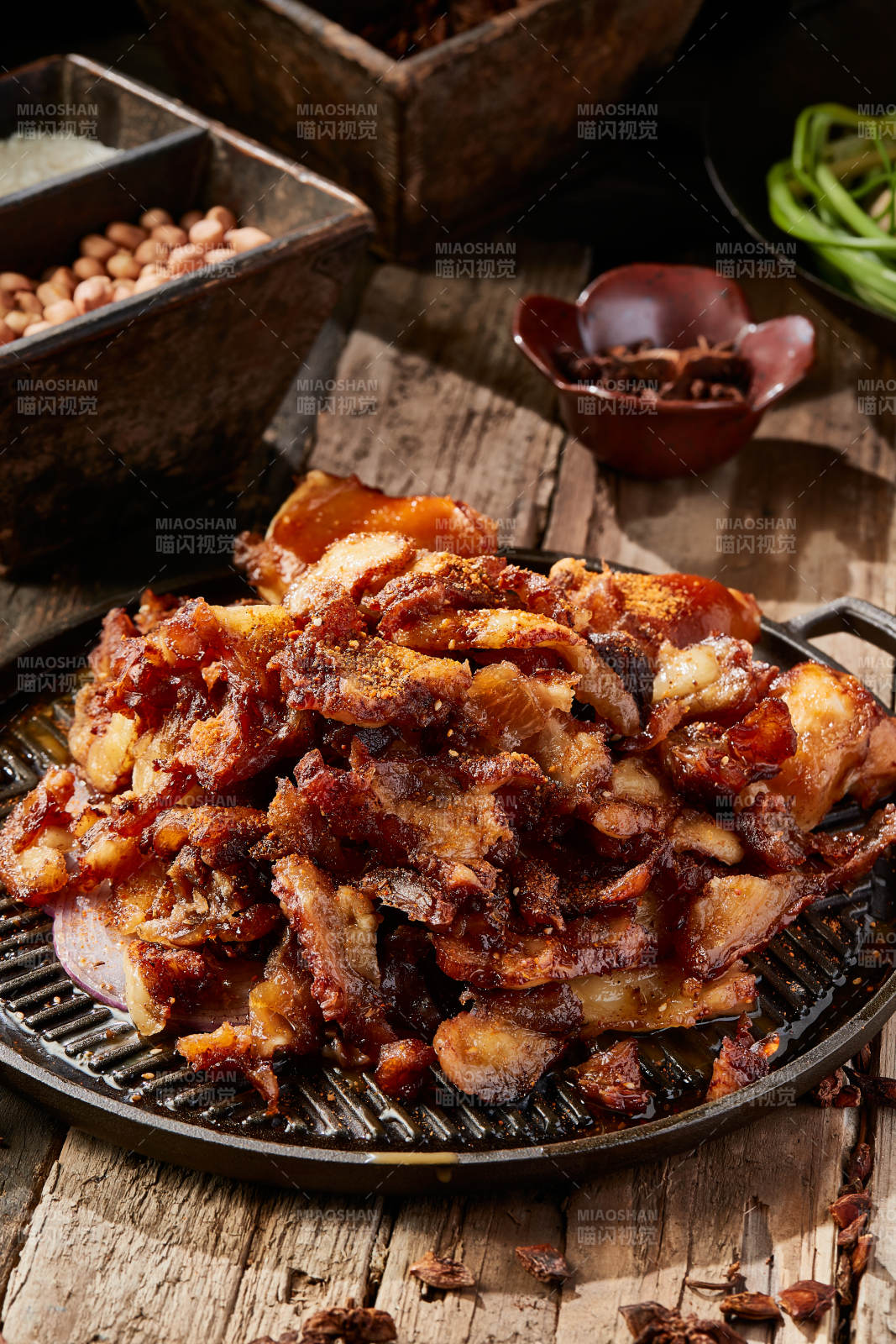 铁板孜然烤猪蹄块
