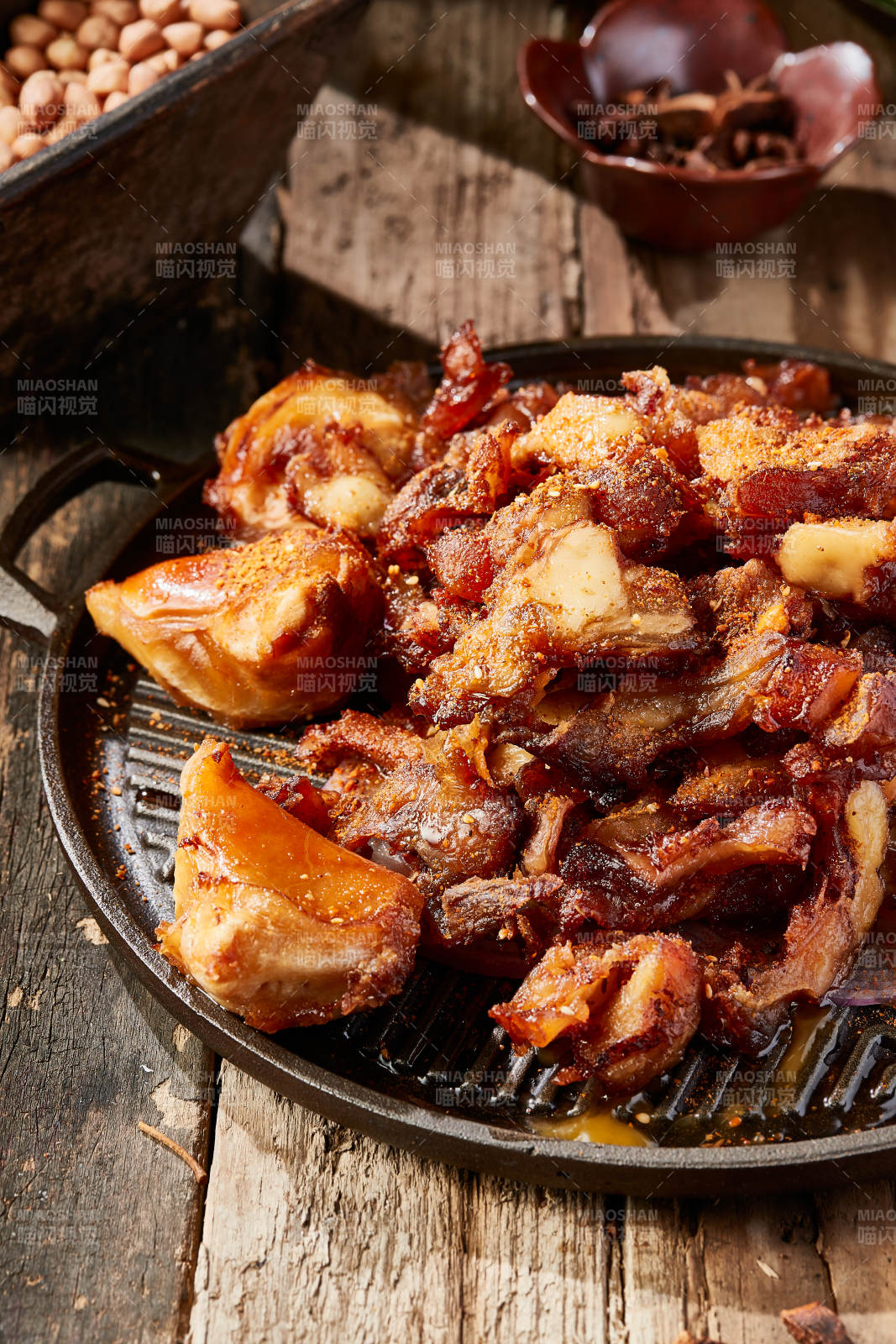 铁板孜然烤猪蹄块
