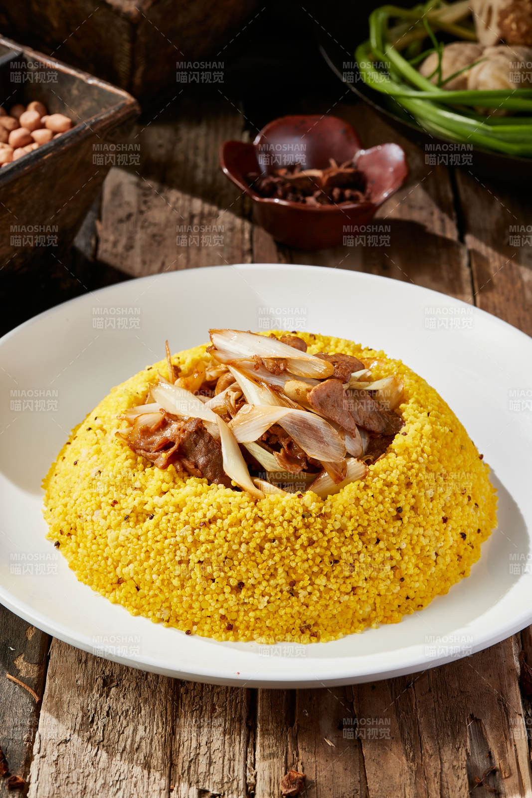 大蔥爆羊肉配小米蒸飯