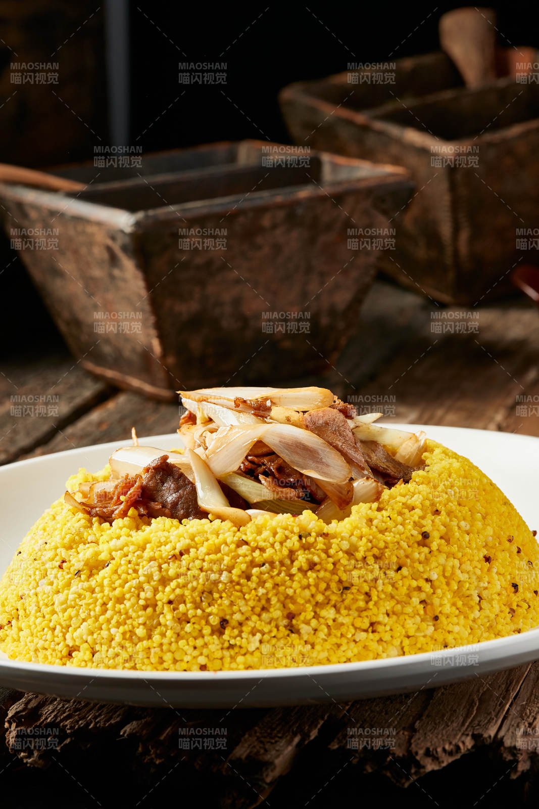 大蔥爆羊肉配小米蒸飯