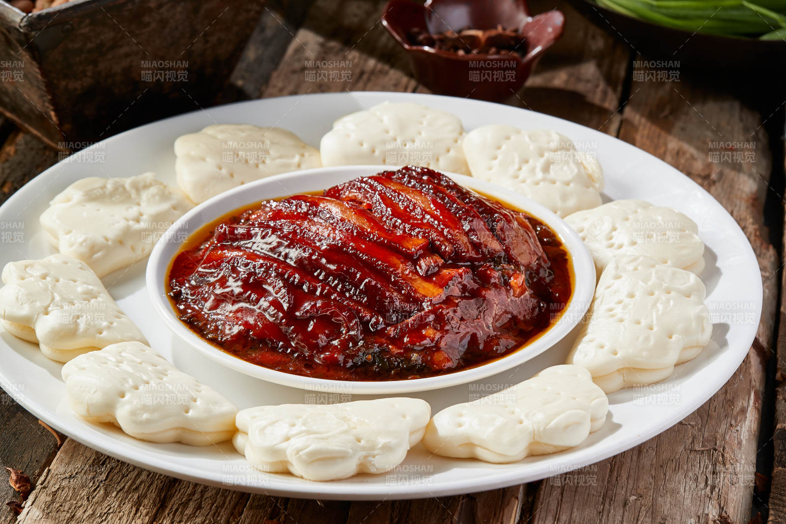 金牌扣肉配花馍