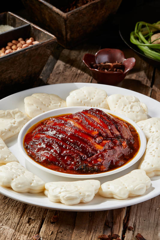 金牌扣肉配花馍