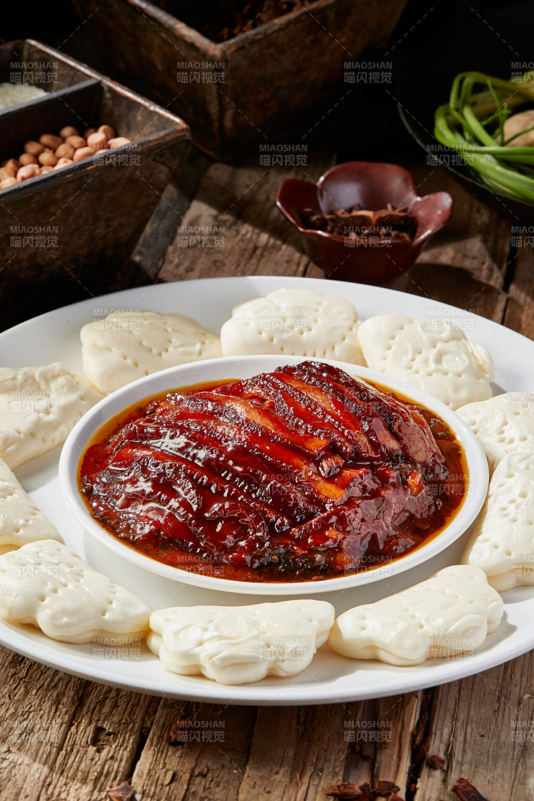 金牌扣肉配花馍