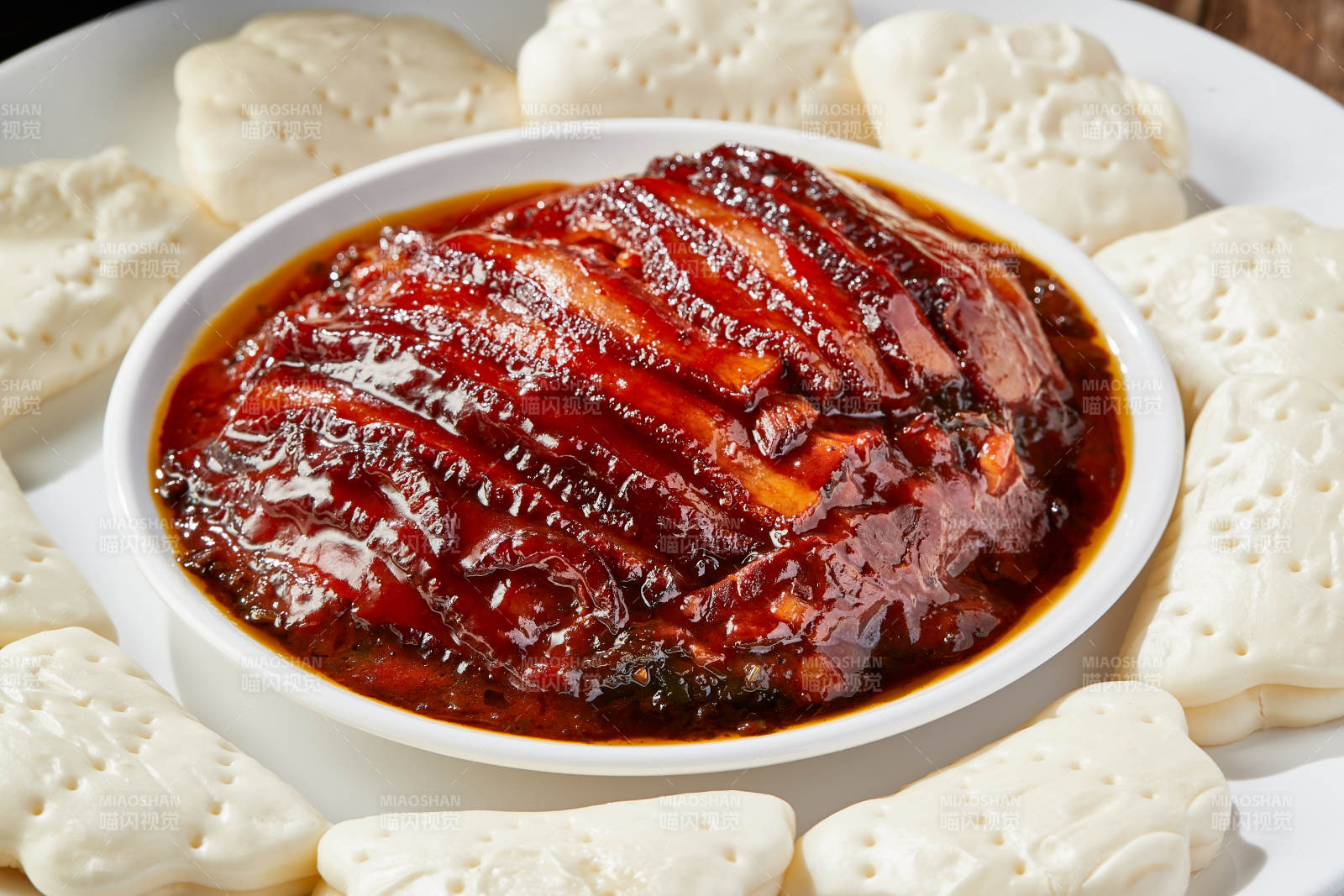 金牌扣肉配花饃