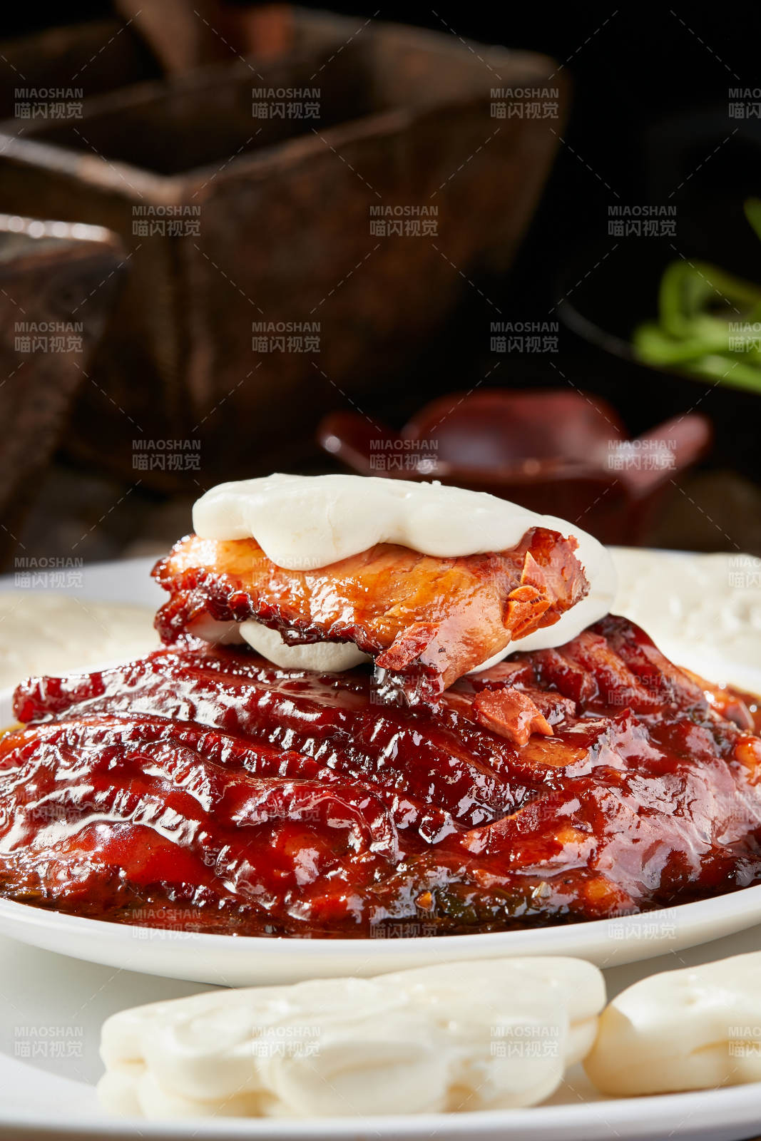 金牌扣肉配花饃