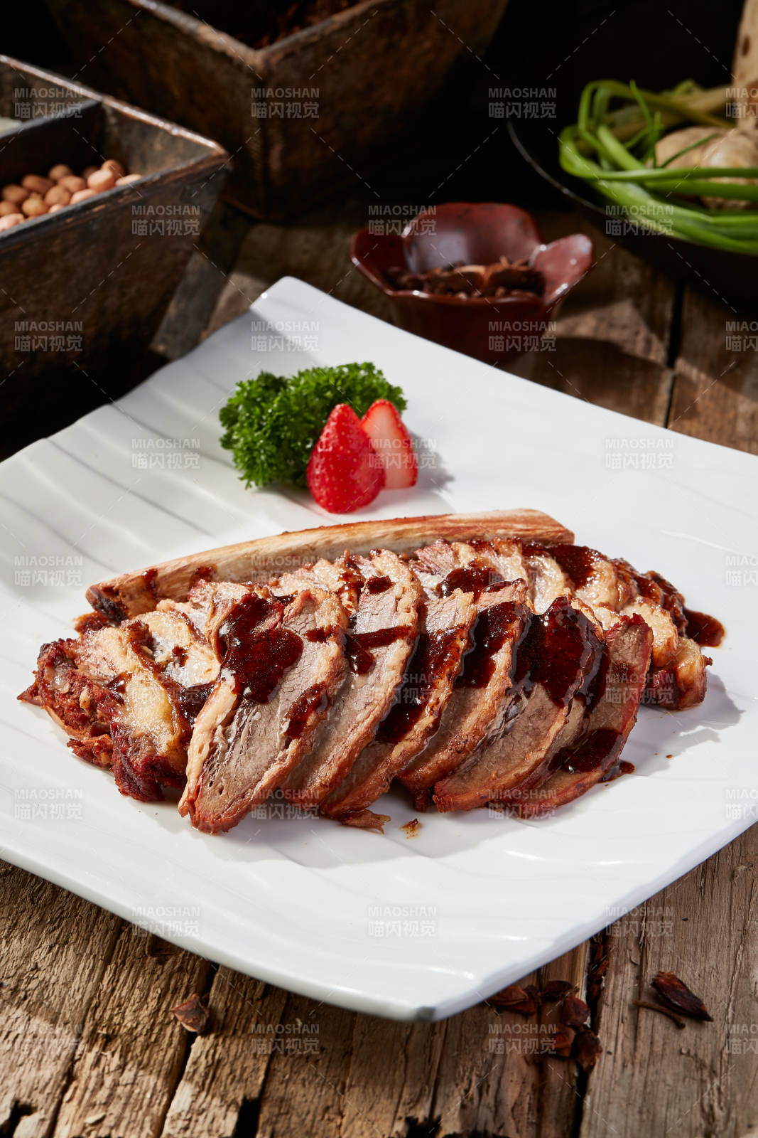 清燉澆汁牛肋條拆骨肉