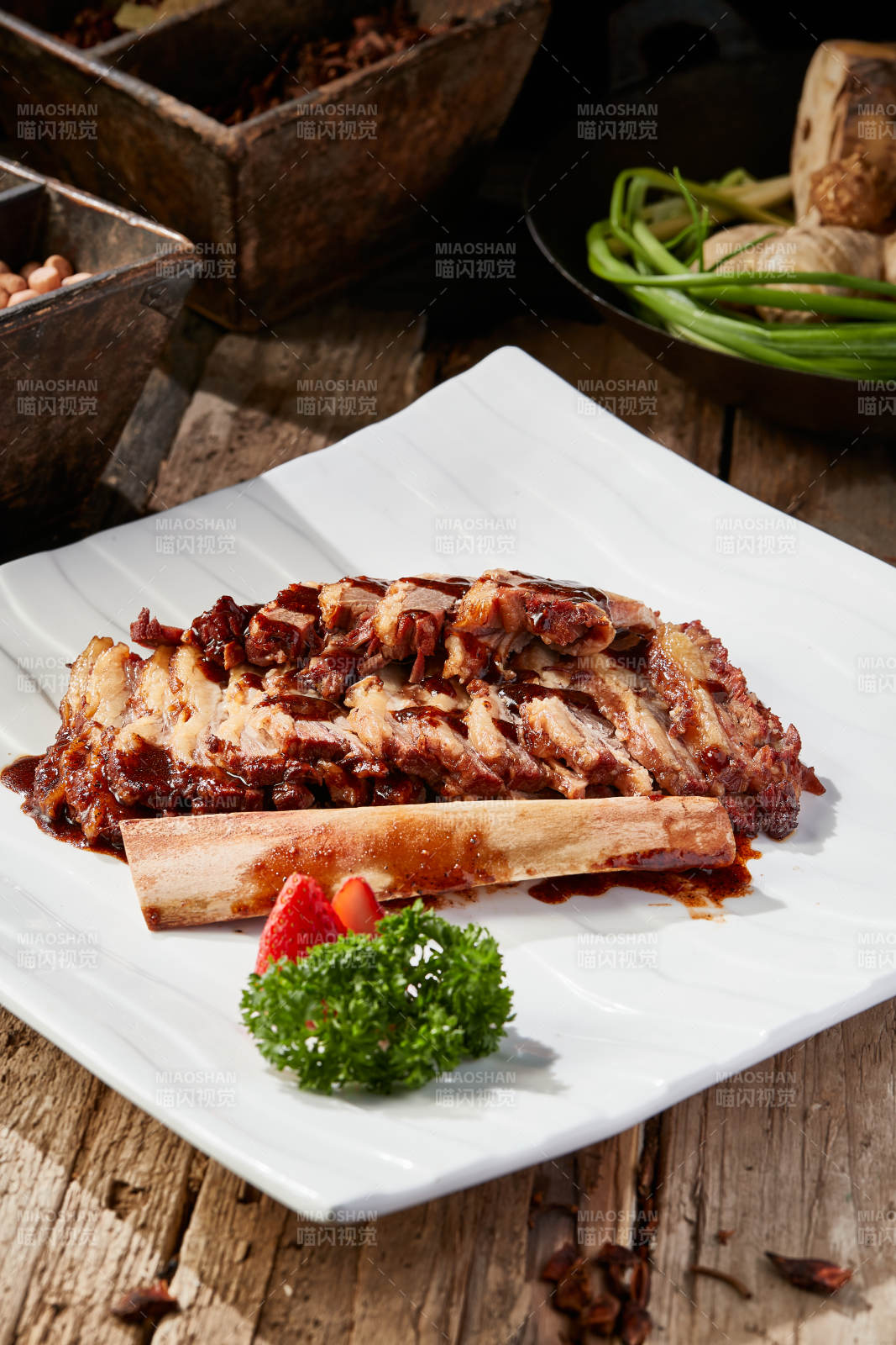 清燉澆汁牛肋條拆骨肉