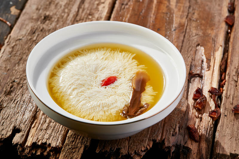 一品上汤炖文菊豆腐配山珍菌