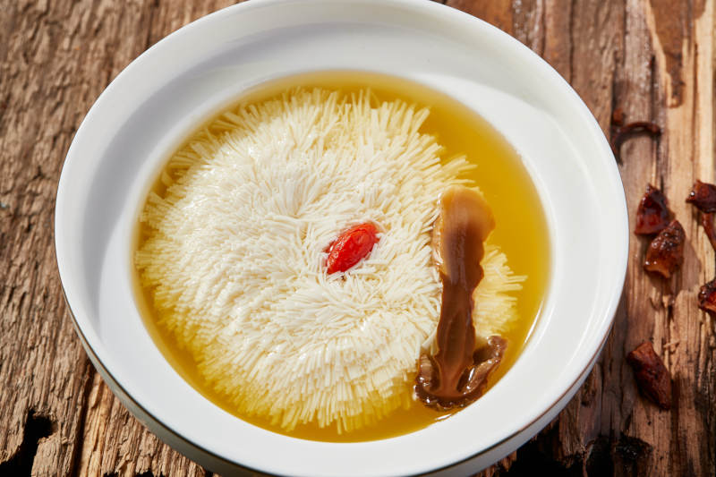 一品上汤炖文菊豆腐配山珍菌