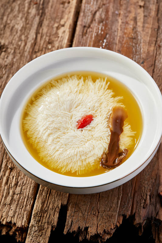 一品上汤炖文菊豆腐配山珍菌