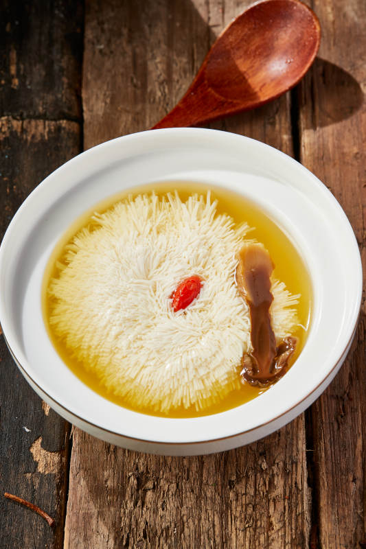 一品上汤炖文菊豆腐配山珍菌