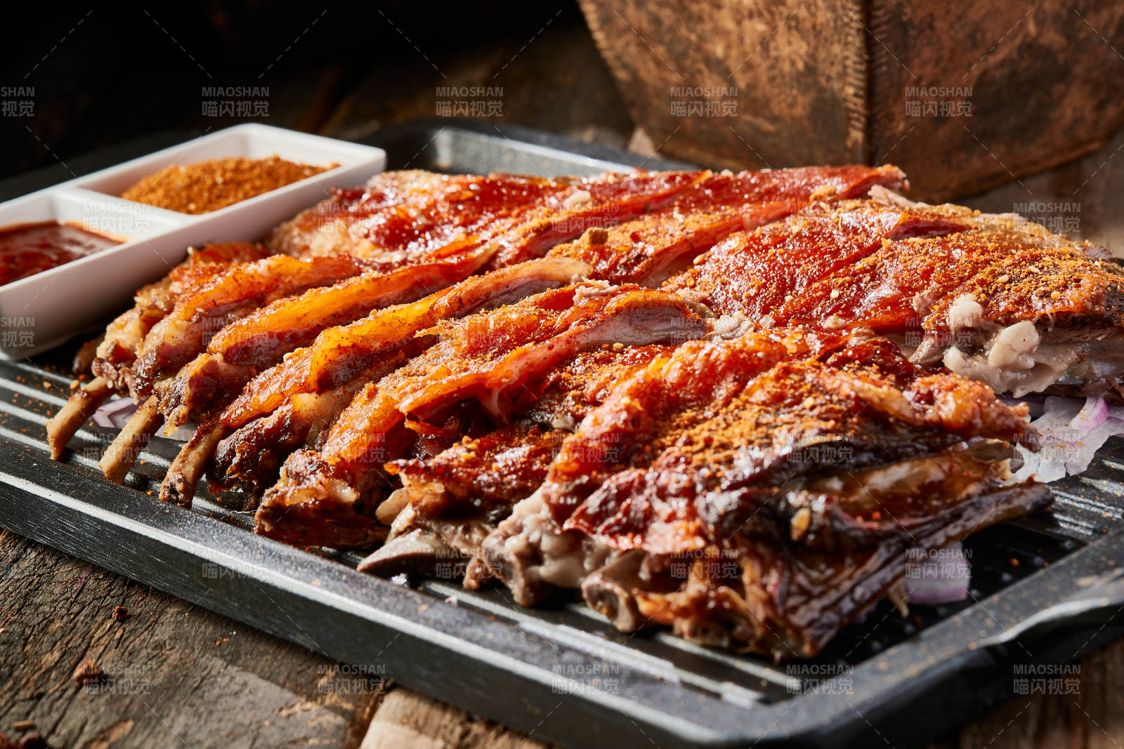 蒙餐炭火烤羊排